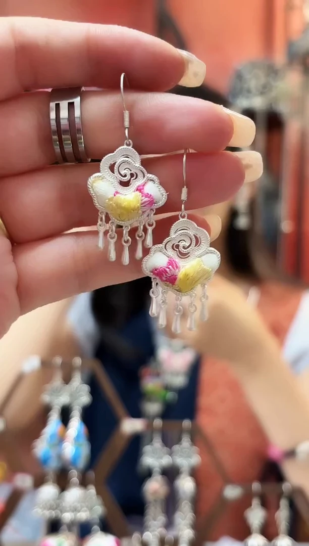织绣云织谣民族风精美饰品93
