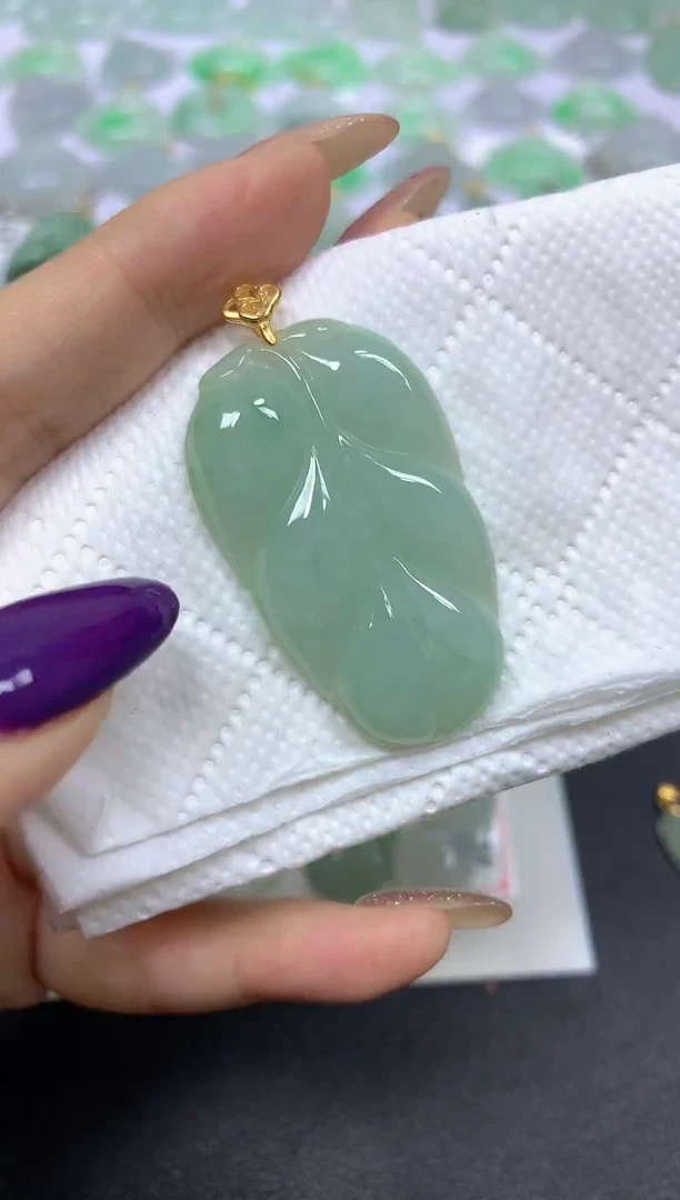 颈饰未镶嵌翡翠