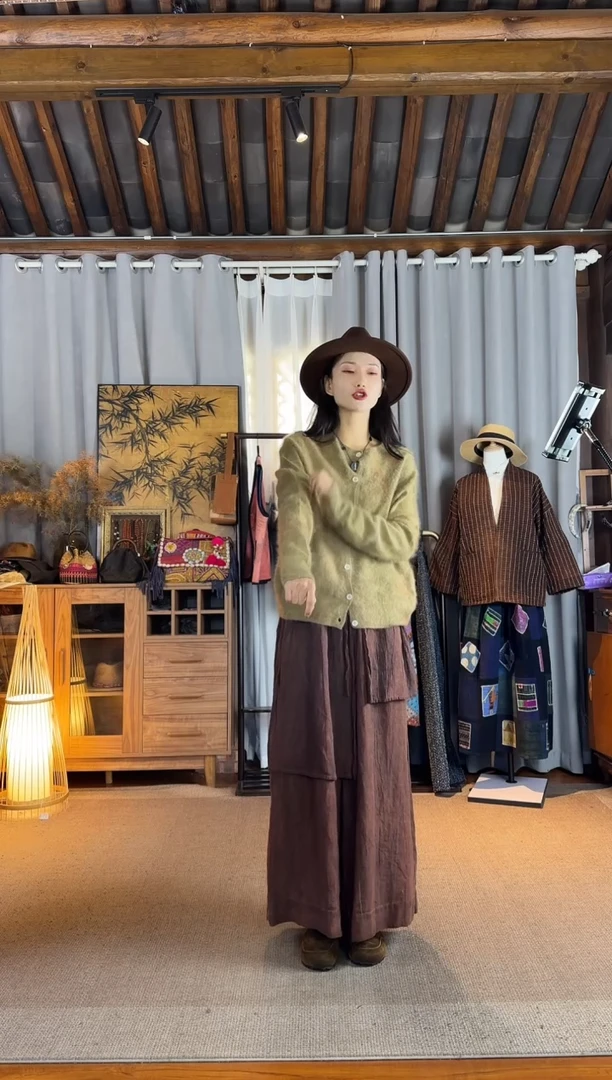 王**王设计师款艾草绿热转印毛衣