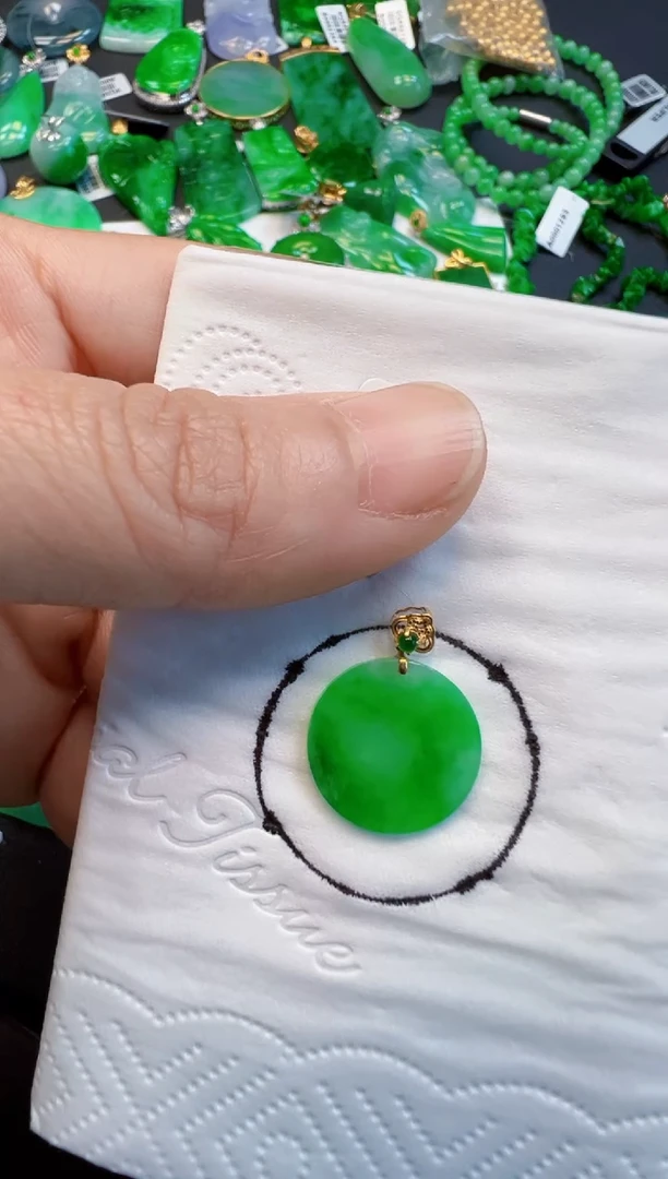 【闪购商品】翡翠吊坠(不含链)18K金镶嵌980