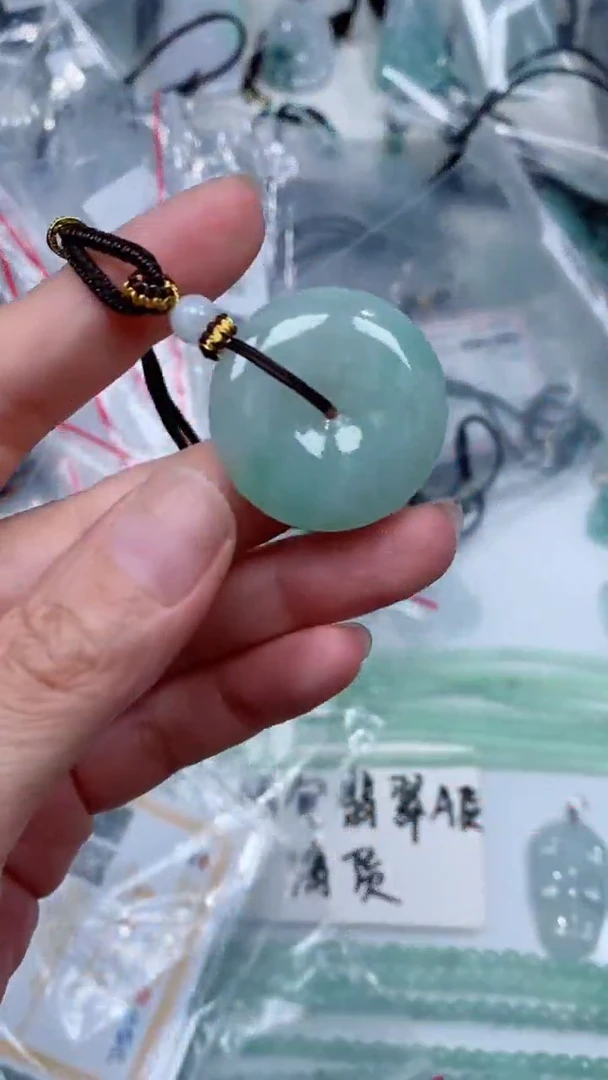 颈饰未镶嵌翡翠吊坠