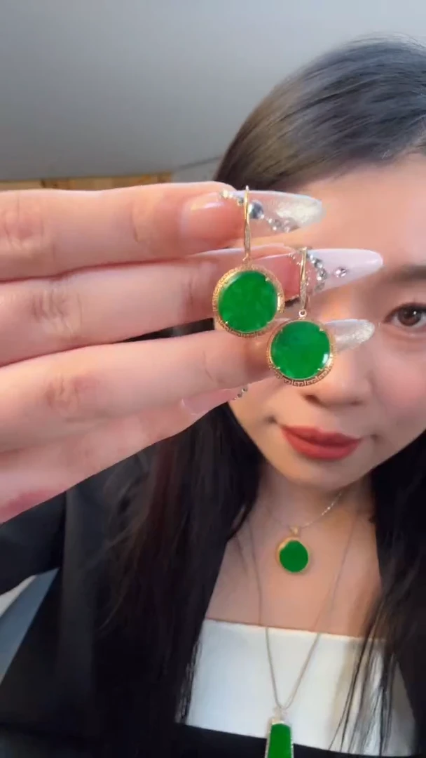 18K金镶嵌翡翠耳饰天然缅甸A货翡翠耳钩