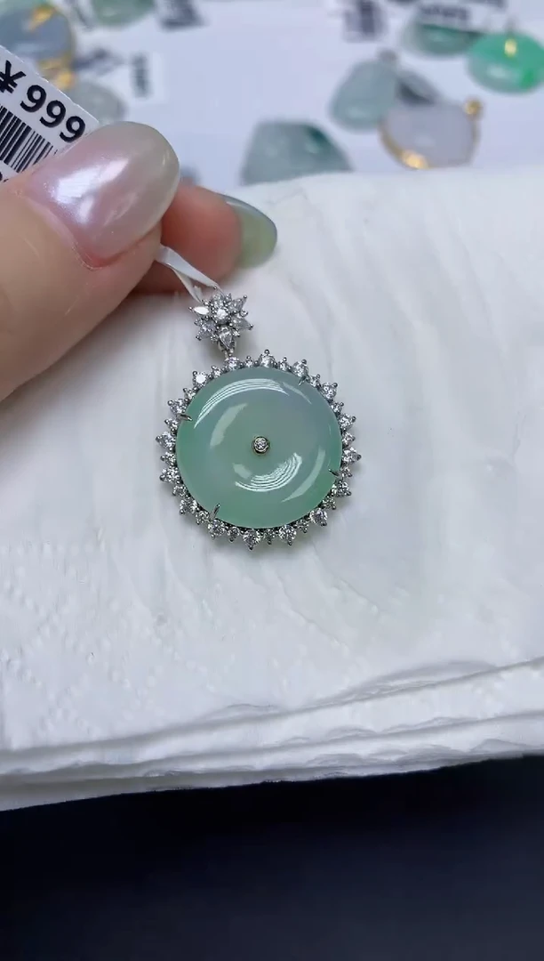 翡翠18K金镶嵌颈饰天然缅甸翡翠A货