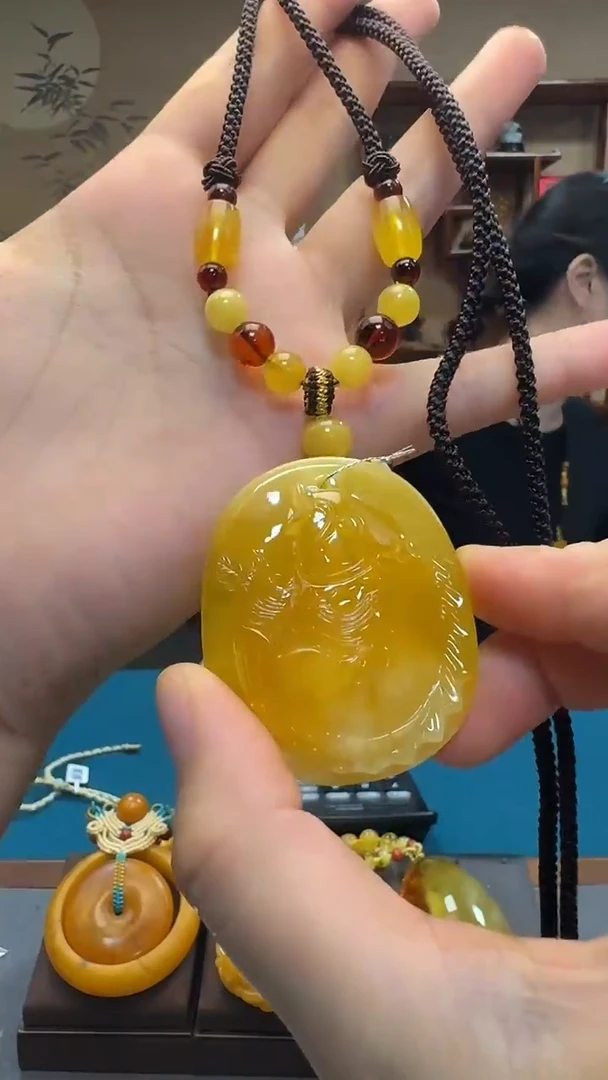 琥珀吊坠(不含链)未镶嵌天然保真蜜蜡雕刻件套装（送绳子）