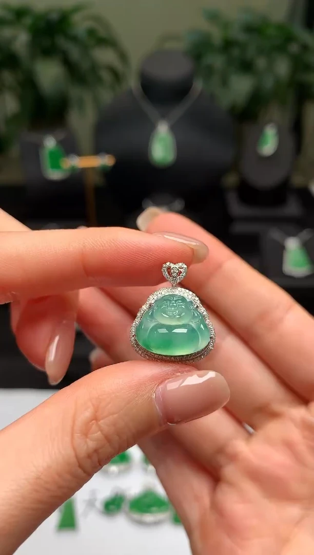 颈饰18K金镶嵌翡翠佛公