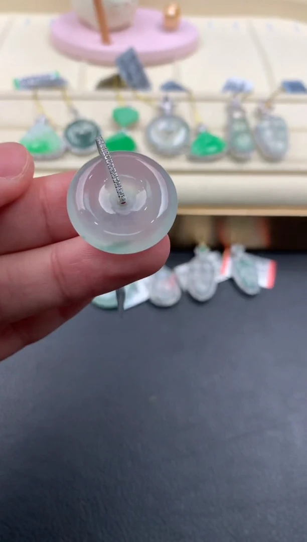 【闪购商品】翡翠颈饰18K金镶嵌D815