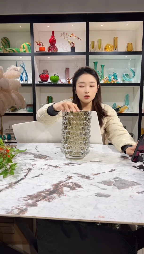 冰种螺纹直筒花瓶