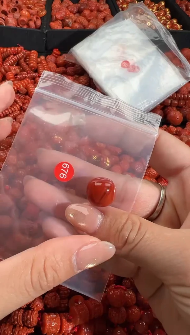 南红玛瑙未镶嵌颈饰1