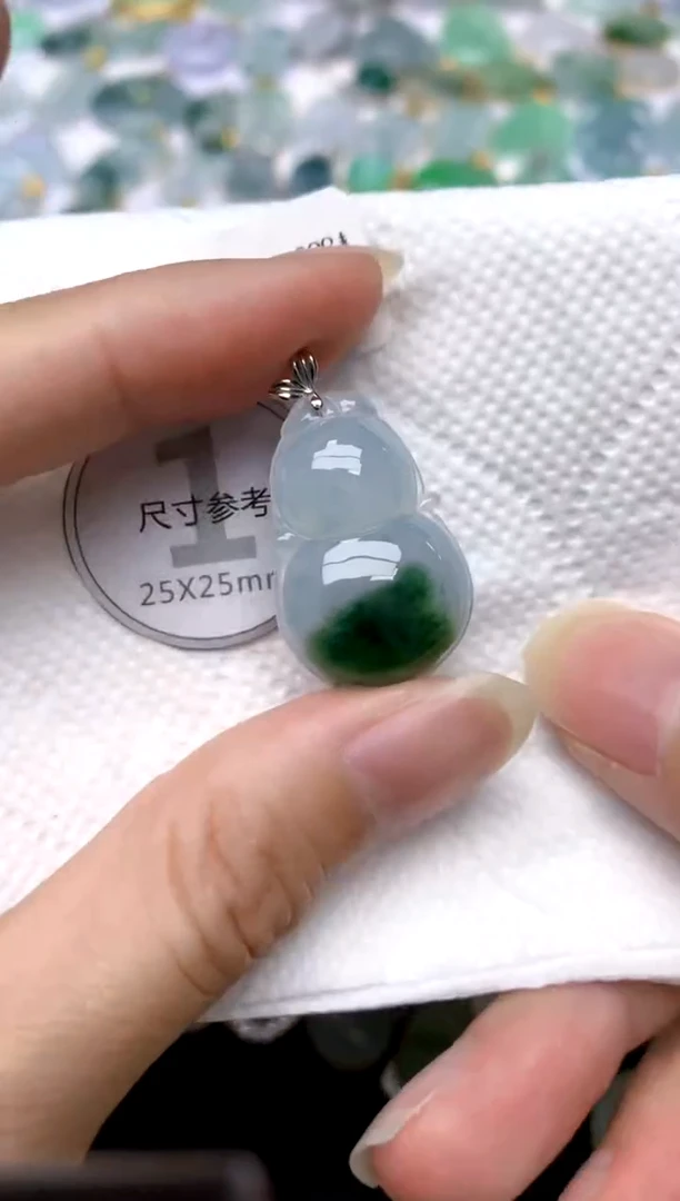 颈饰18K金镶嵌翡翠天然A货翡翠