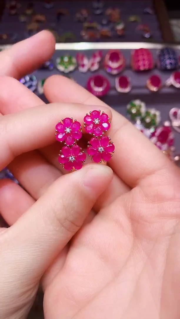 银S925镶嵌耳饰红宝石....