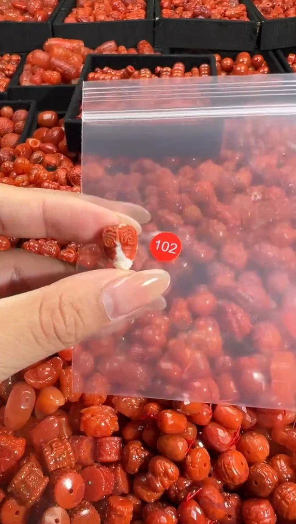 颈饰未镶嵌南红玛瑙1