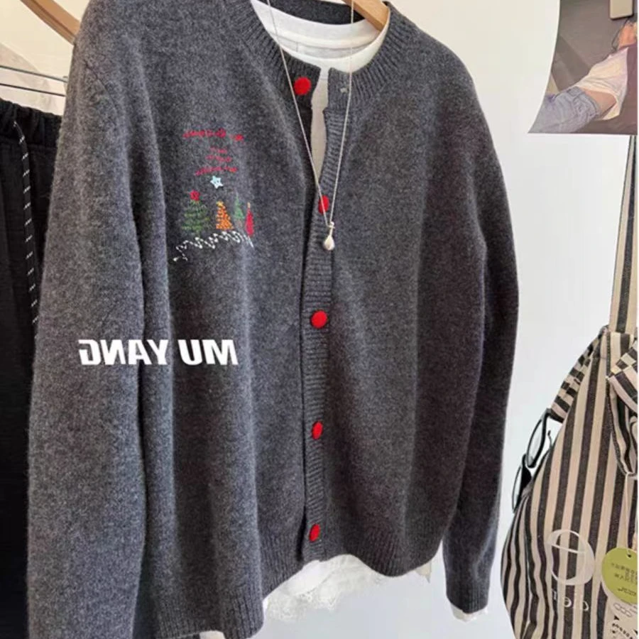 欧洲站卡通刺绣圆领圣诞树针织开衫女2024冬季新款时尚百搭毛衣潮