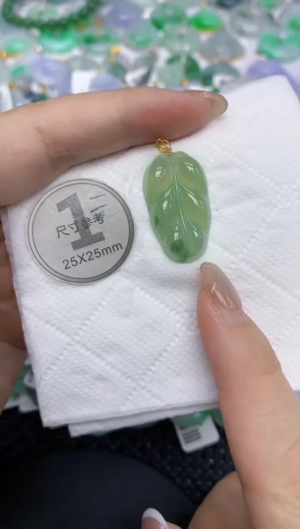 颈饰18K金镶嵌翡翠111111111