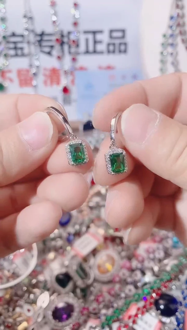 未镶嵌耳饰祖母绿