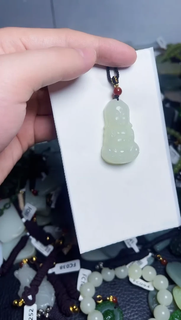 颈饰未镶嵌和田玉1