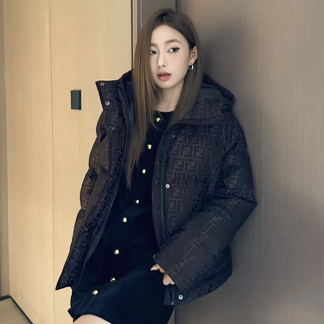 未使用 FENDI/芬迪 24新款 满印连帽长袖羽绒 棕黑S