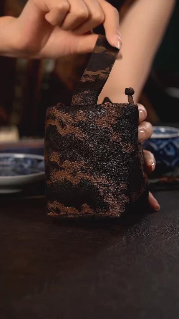 陶瓷周边慢蓝迷你茶事包 香山松枝