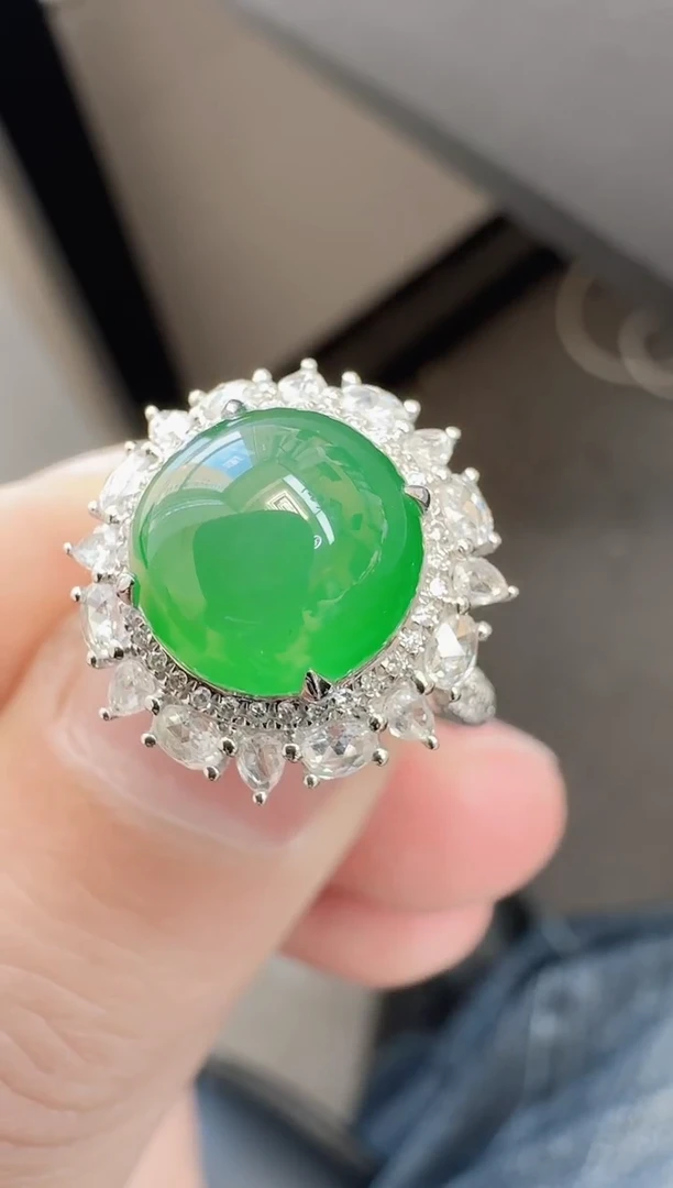 18K金镶嵌戒指翡翠寄售回流，24小时鉴赏期