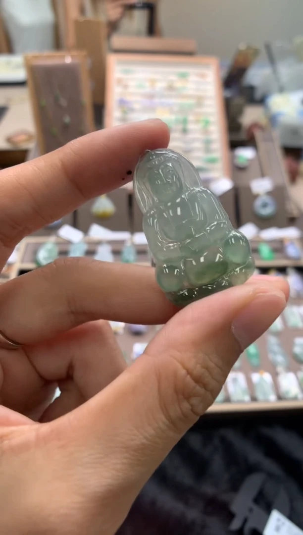 颈饰未镶嵌翡翠观音
