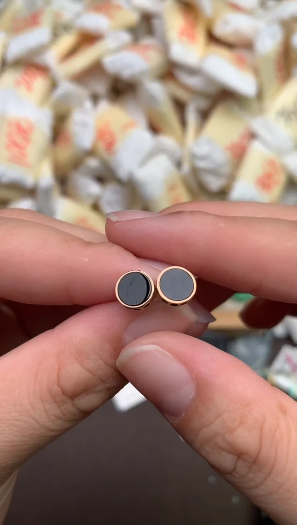 翡翠挂件18K金镶嵌   —
