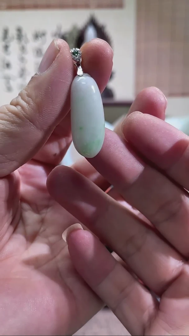 【闪购商品】翡翠颈饰银S925镶嵌福瓜吊坠A货