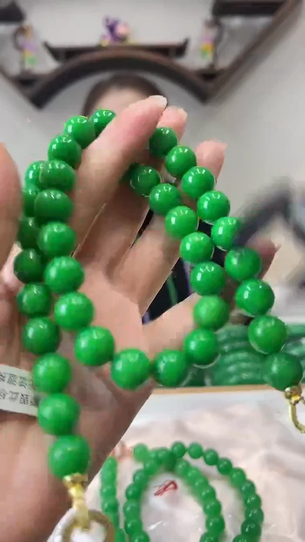 【闪购商品】砖雕h42 辣阳绿项链 大颗粒
