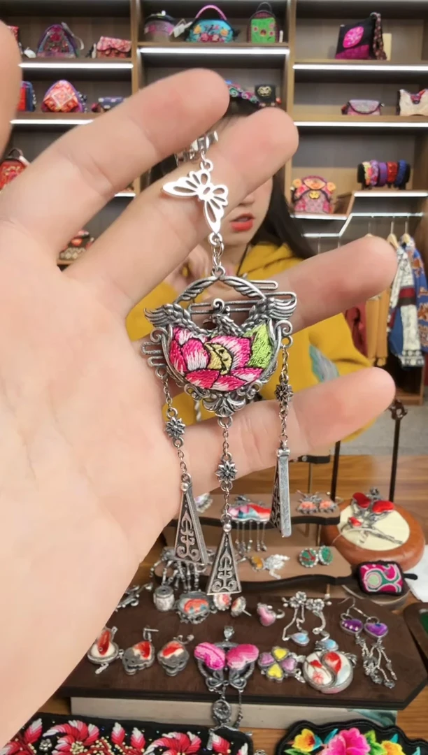 【闪购商品】织绣153蒙阿苏苗绣传承