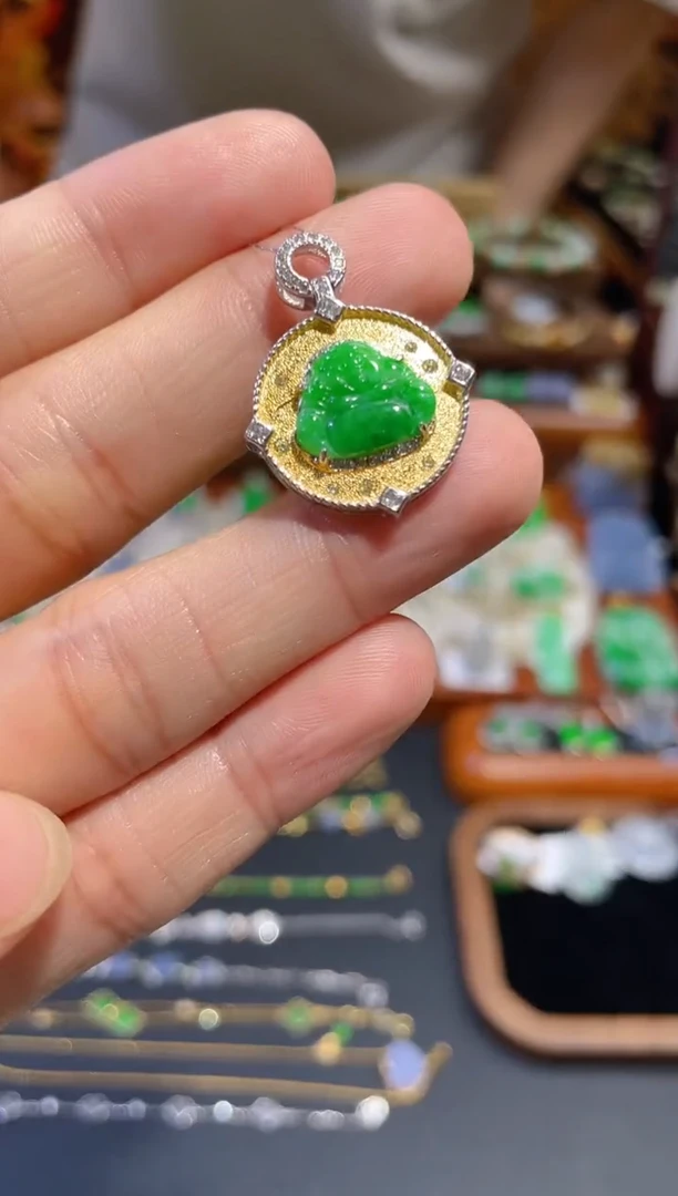 颈饰未镶嵌翡翠佛公