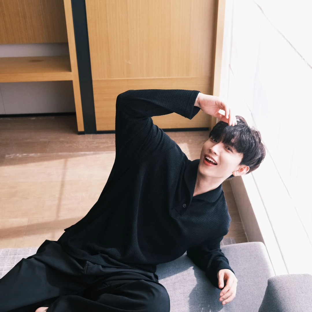 【李阿壹专属】V领T恤时尚休闲翻领基础大众高领长袖纯色