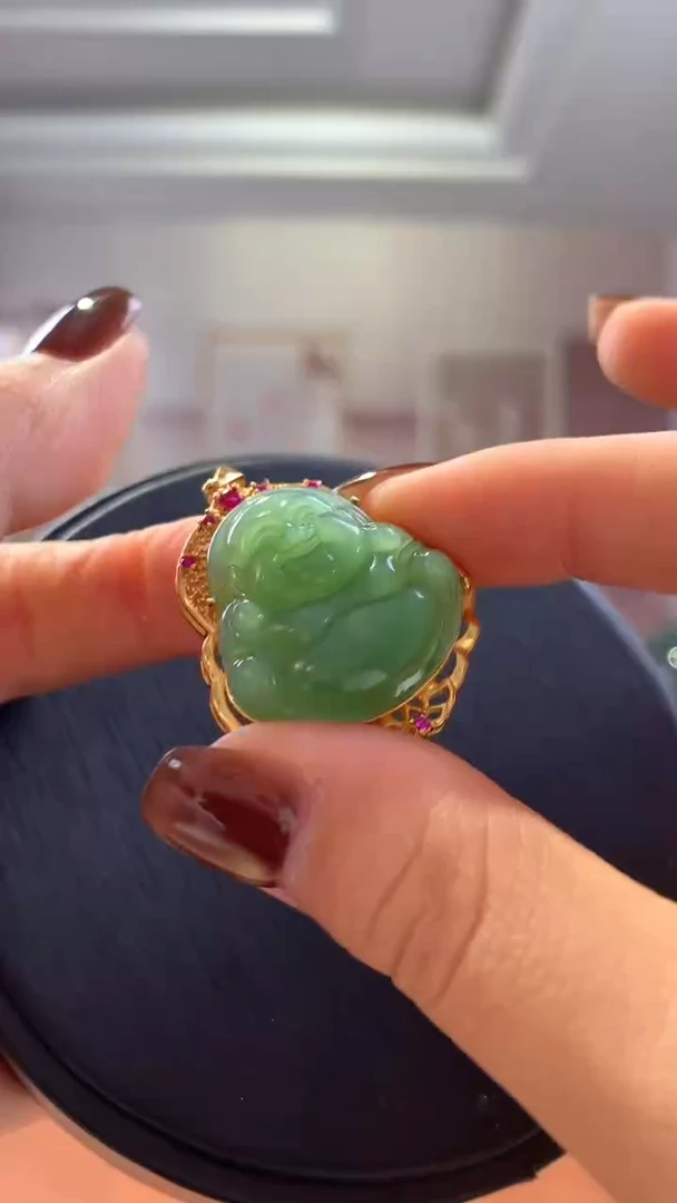18K金镶嵌和田玉挂件碧玉果绿金镶佛公