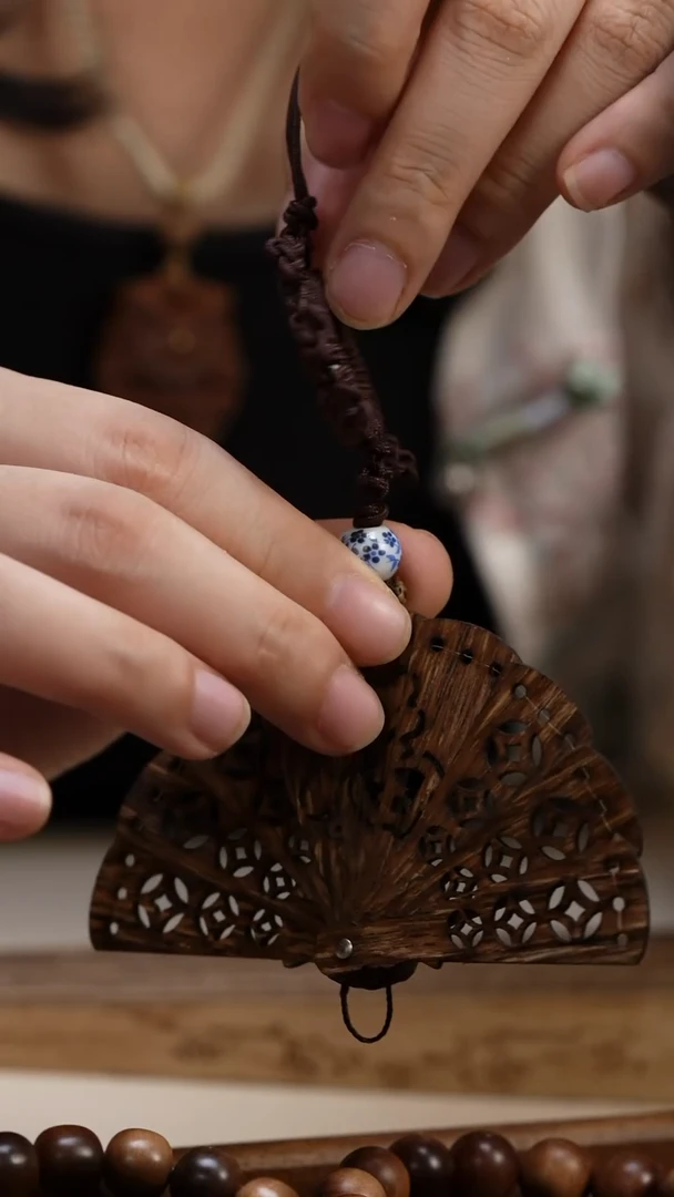 沉香摆件加里曼丹沉香扇子