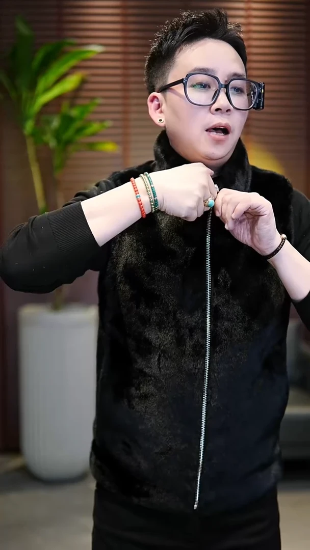 刘*48码（100-125斤）双面穿马甲