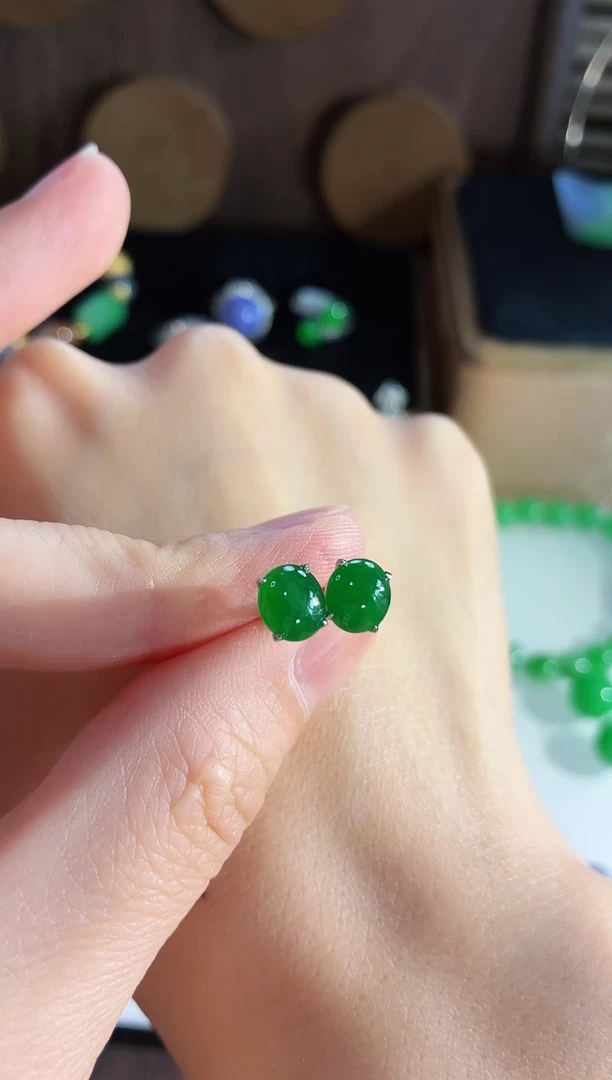 18K金镶嵌翡翠耳饰耳饰