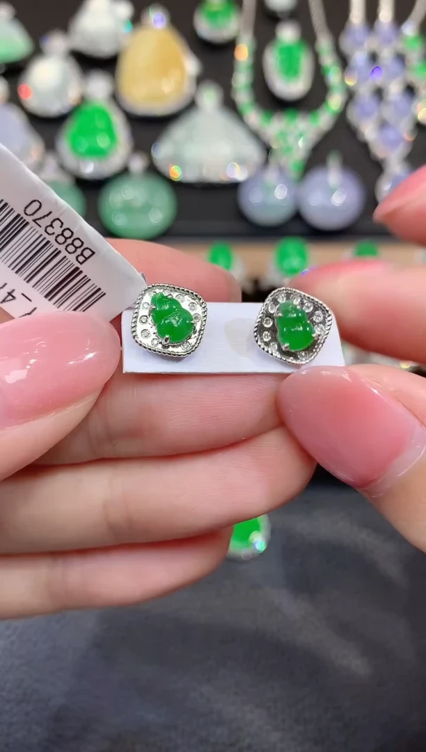 18K金镶嵌翡翠耳饰A52