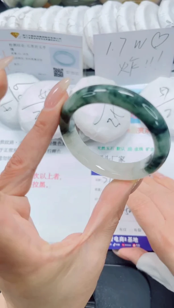 未镶嵌手镯石英质玉290-51.4