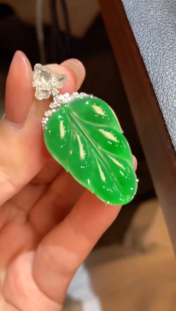 吊坠(不含链)18K金镶嵌翡翠50-叶子