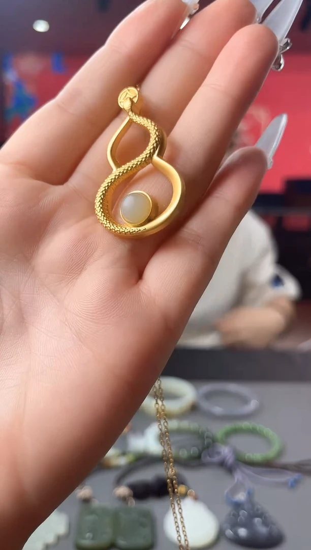 和田玉未镶嵌颈饰吊坠