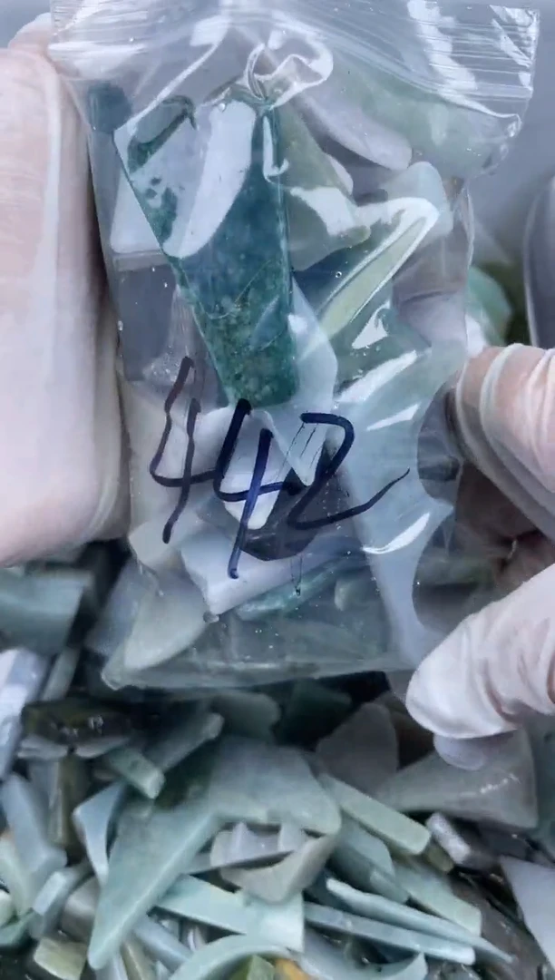 【闪购商品】翡翠颈饰未镶嵌天然翡翠边角大号500克442