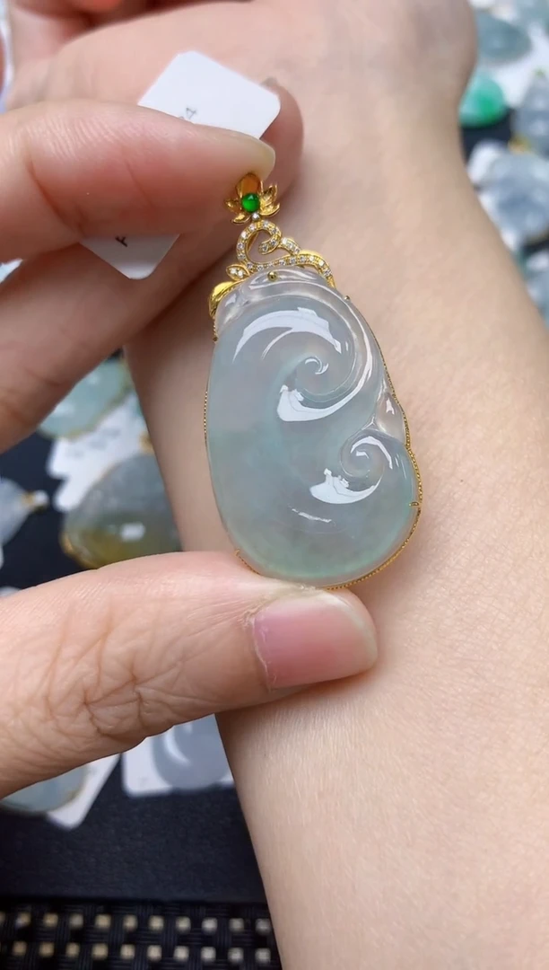 颈饰18K金镶嵌翡翠天然缅甸A货翡翠