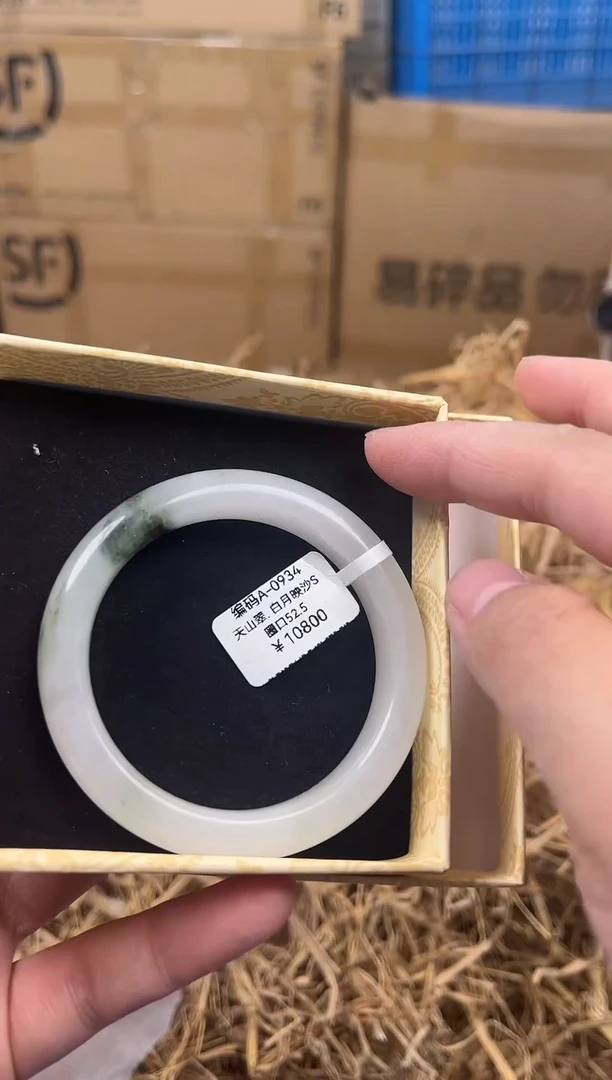 未镶嵌手镯石英质玉A0934