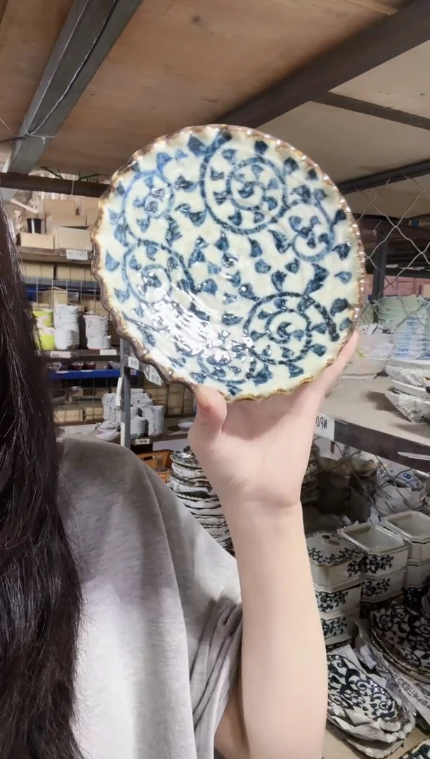 陶瓷唐草16.5cm花瓣盘一个