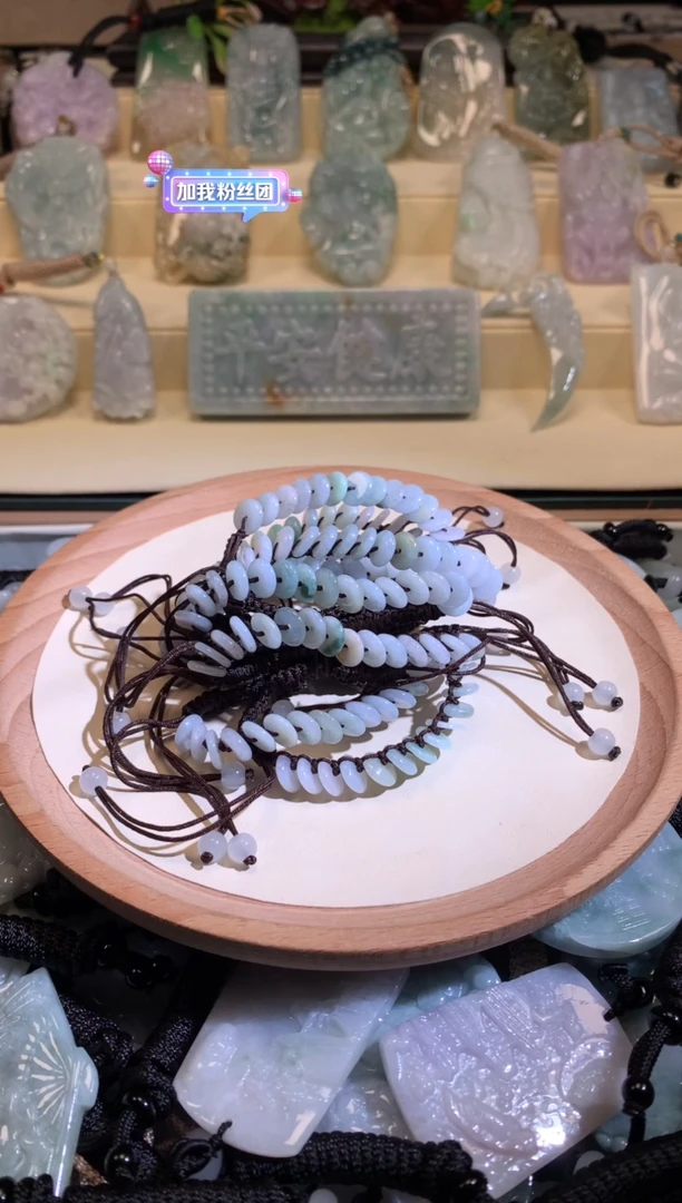 翡翠未镶嵌颈饰7/01/001多样性发其一