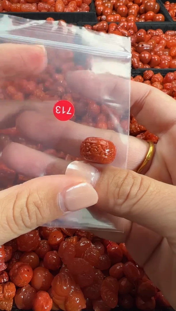 颈饰未镶嵌南红玛瑙1