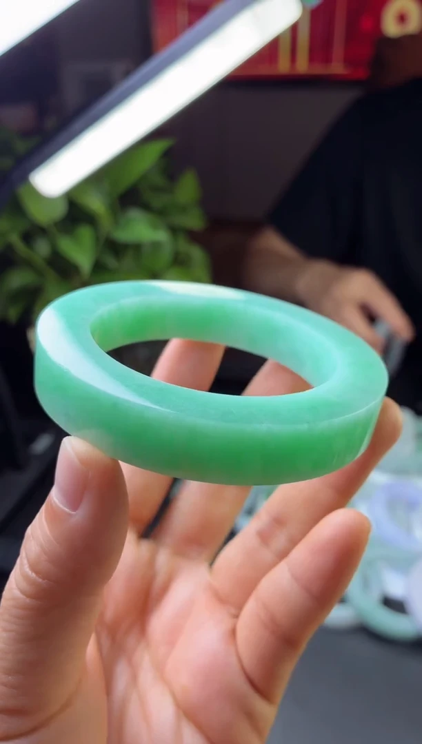 未镶嵌正圈定制翡翠恩**硕缅甸天然翡翠手镯定制