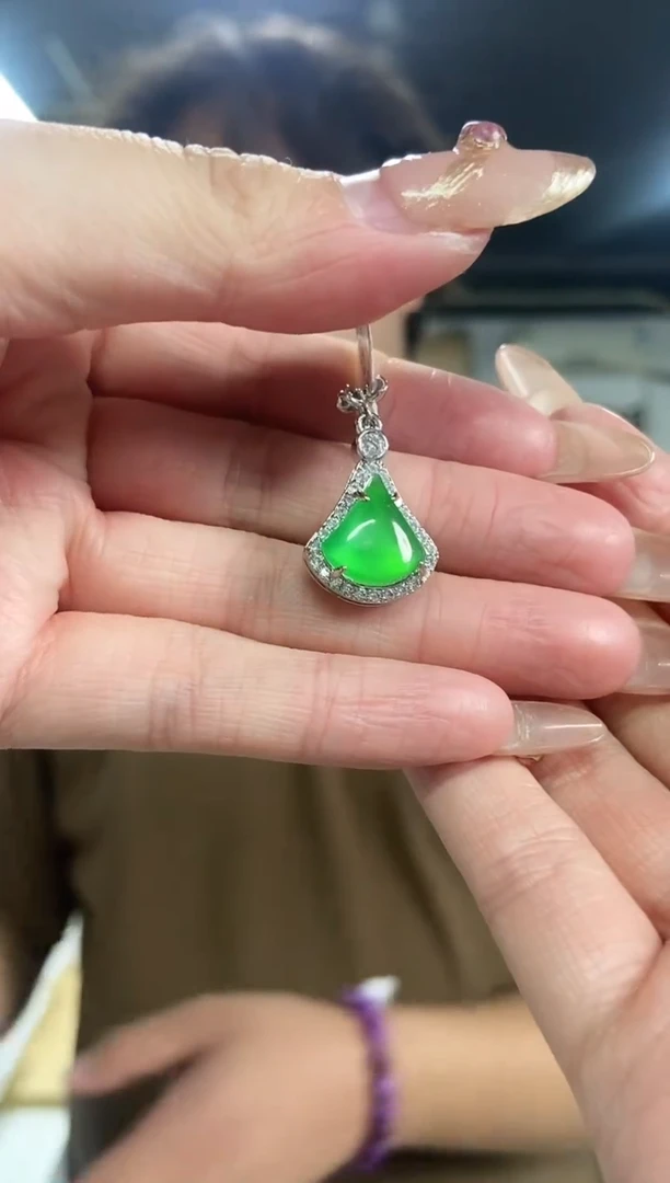 【闪购商品】翡翠吊坠(不含链)未镶嵌多样性发其一颜色微差