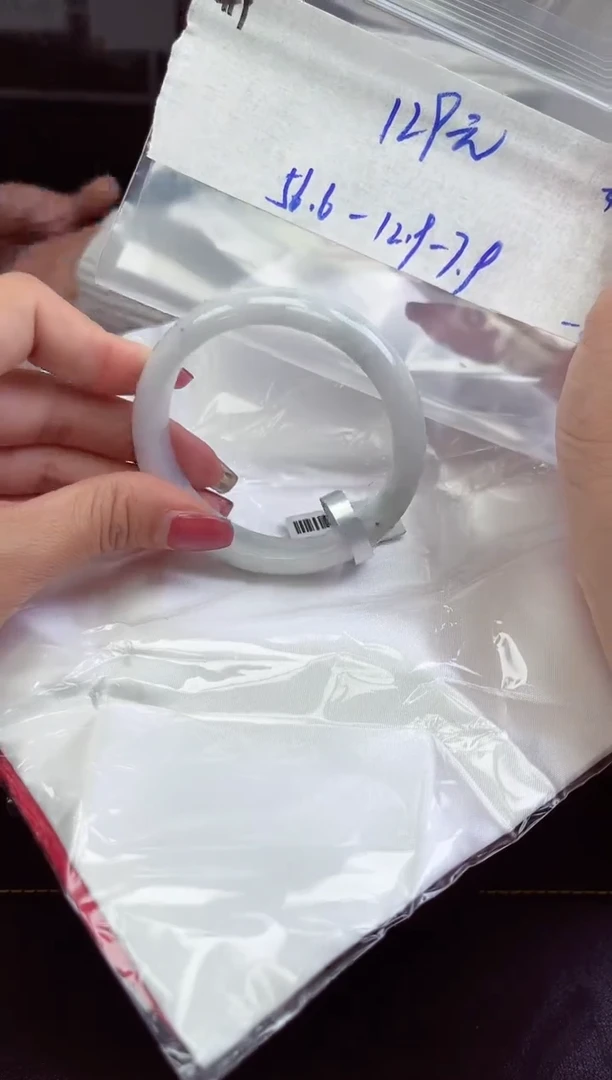 【闪购商品】翡翠手镯未镶嵌手镯   9