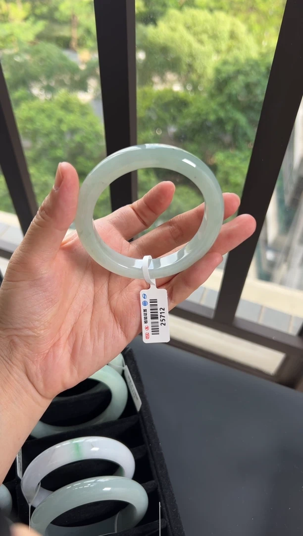 未镶嵌手镯翡翠7500在56