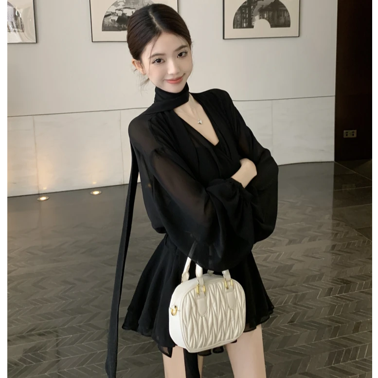 黑色 V领长袖衬衫连衣裙2025春夏气质性感收腰显瘦短款百褶雪纺裙