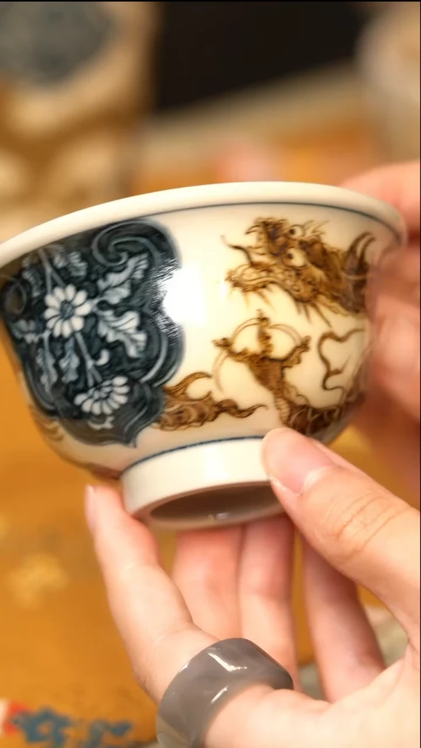 LQT立勤堂立勤堂青花釉里金穿花龙压手杯