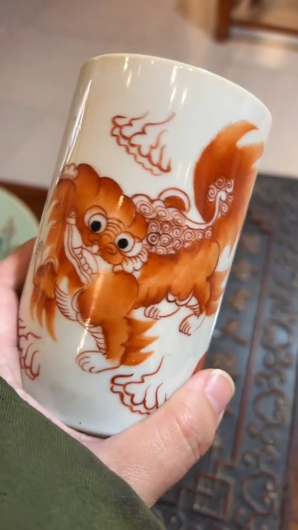 摆件瓷摆件瓷摆件狮子笔筒